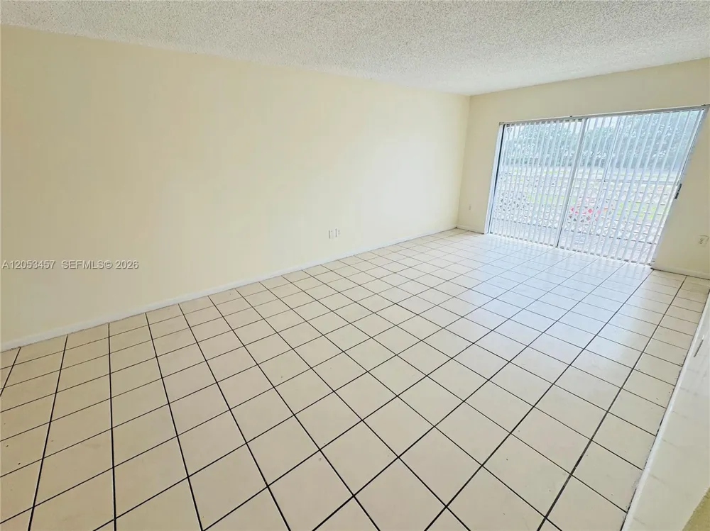 3610 NW 21st St #205 Lauderdale Lakes, FL 33311