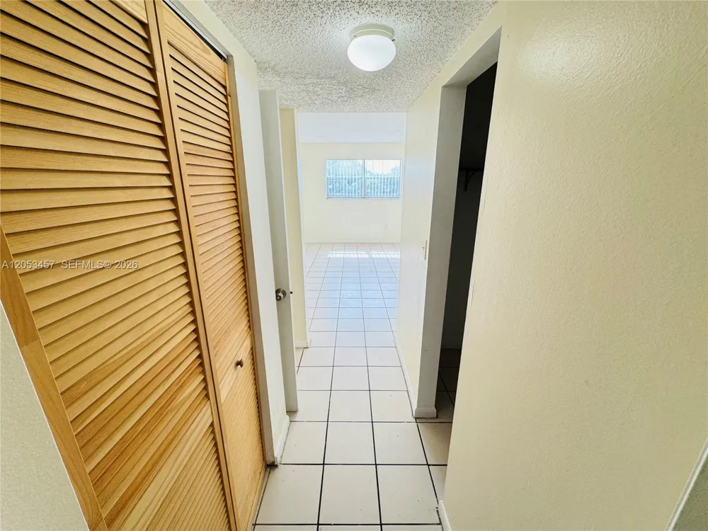 3610 NW 21st St #205 Lauderdale Lakes, FL 33311