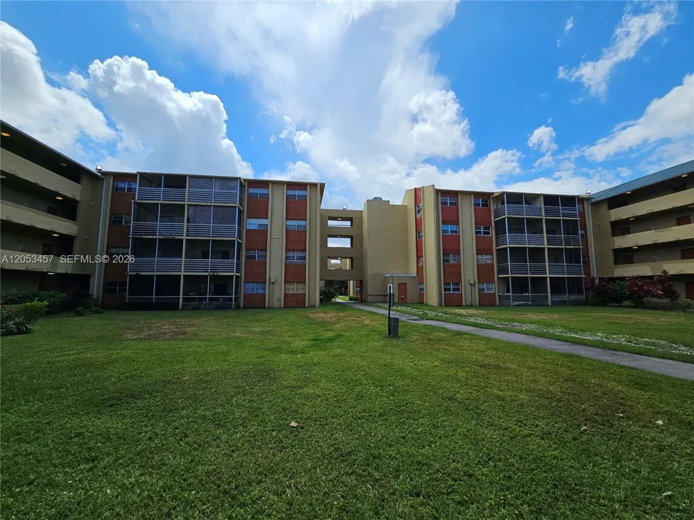 3610 NW 21st St #205 Lauderdale Lakes, FL 33311