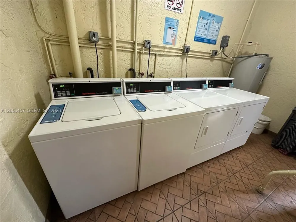 3610 NW 21st St #205 Lauderdale Lakes, FL 33311