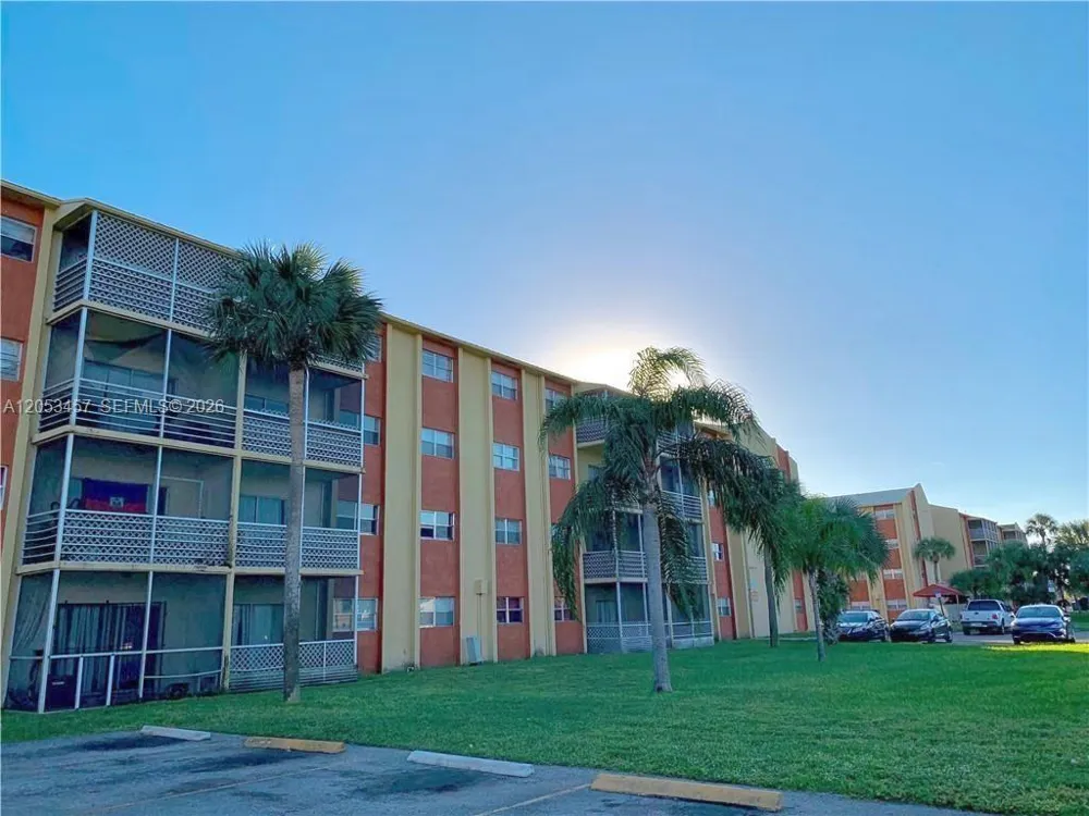 3610 NW 21st St #205 Lauderdale Lakes, FL 33311