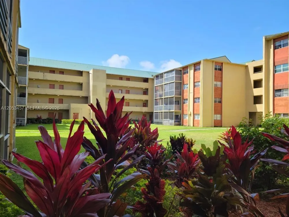 3610 NW 21st St #205 Lauderdale Lakes, FL 33311