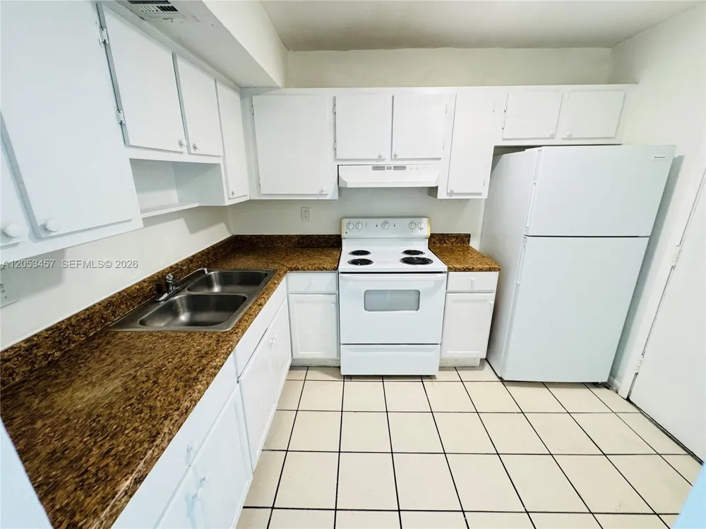 3610 NW 21st St #205 Lauderdale Lakes, FL 33311