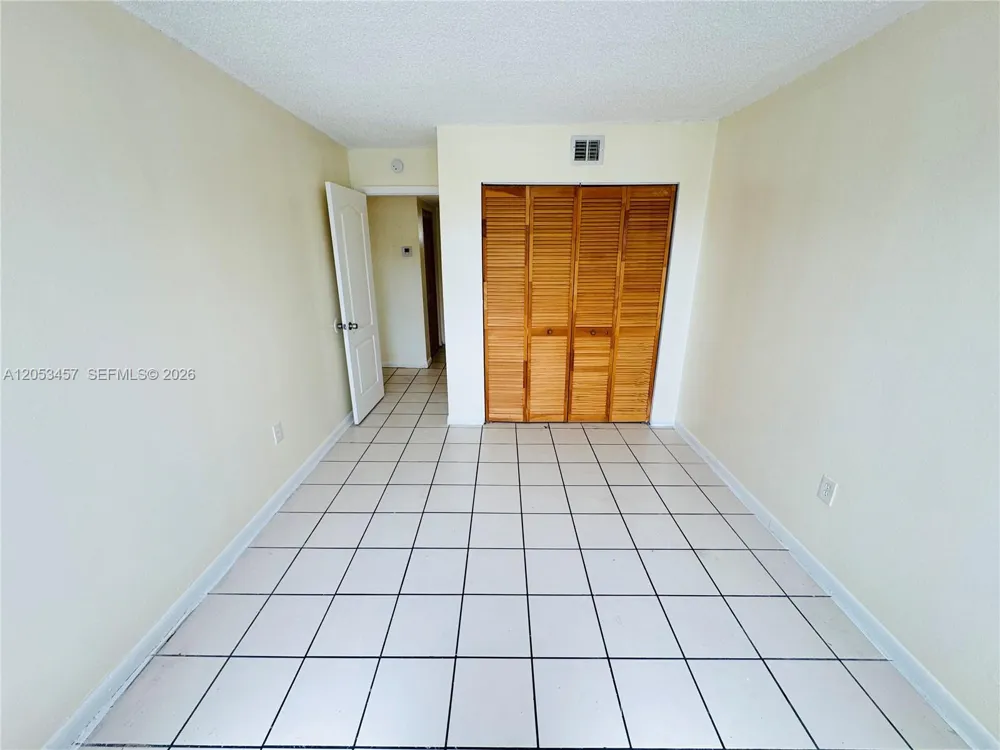 3610 NW 21st St #205 Lauderdale Lakes, FL 33311