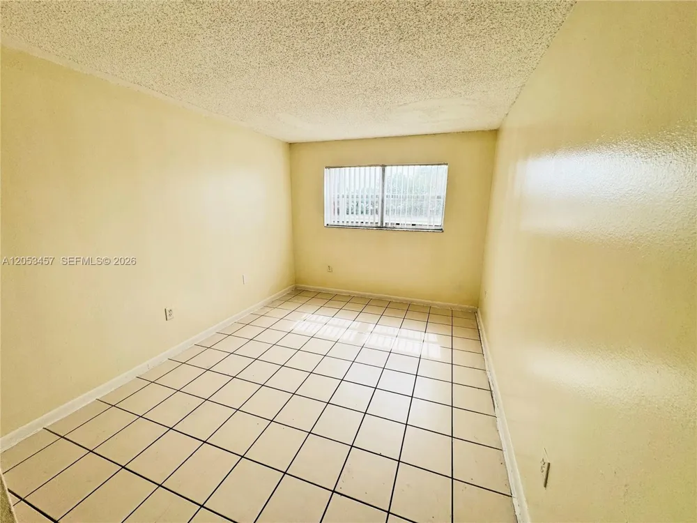 3610 NW 21st St #205 Lauderdale Lakes, FL 33311