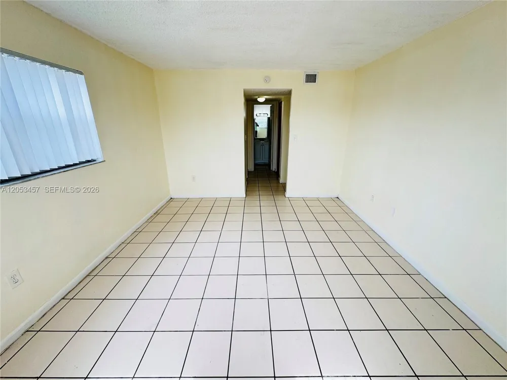 3610 NW 21st St #205 Lauderdale Lakes, FL 33311