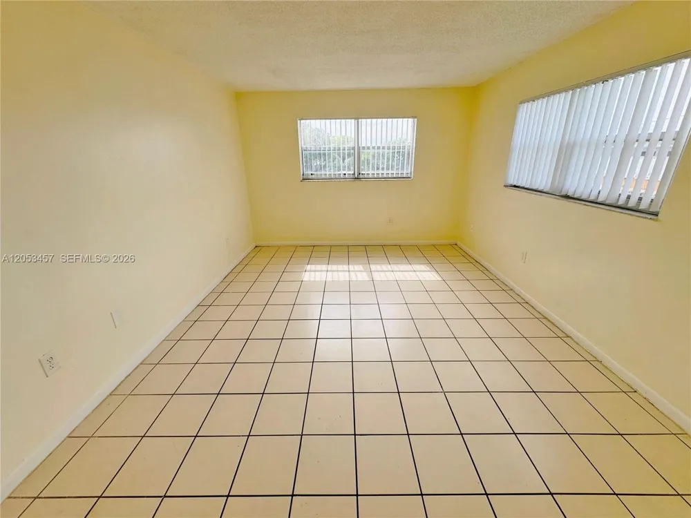 3610 NW 21st St #205 Lauderdale Lakes, FL 33311