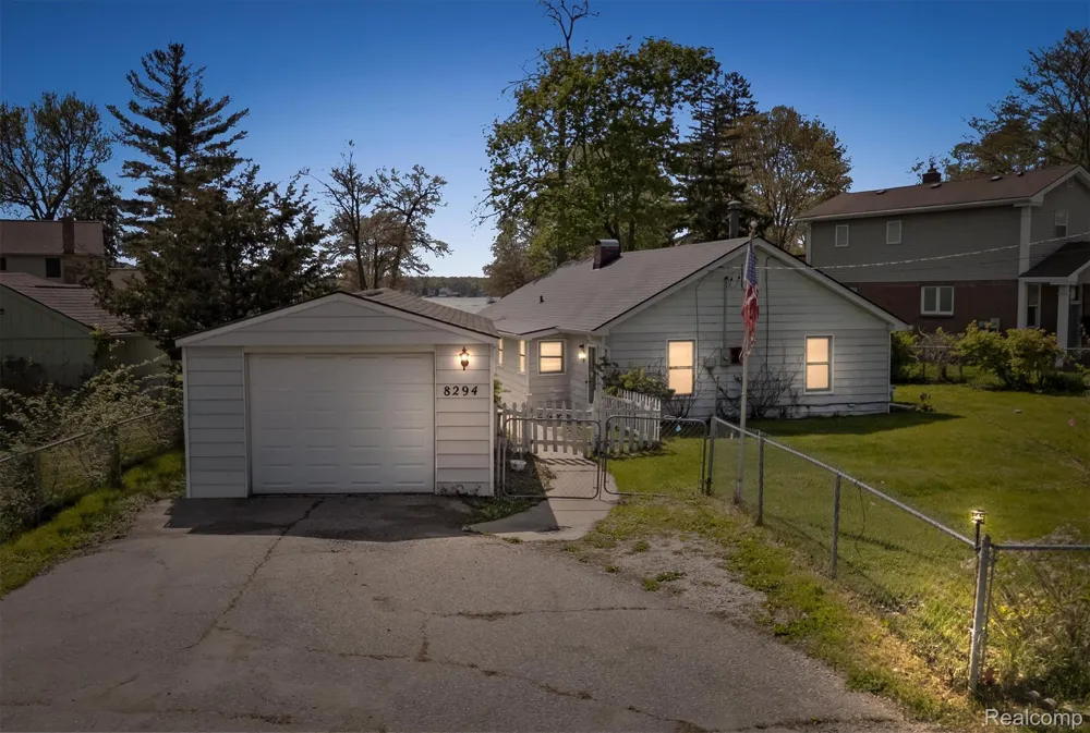 8294 Lagoon Street Commerce Charter Township, MI 48382