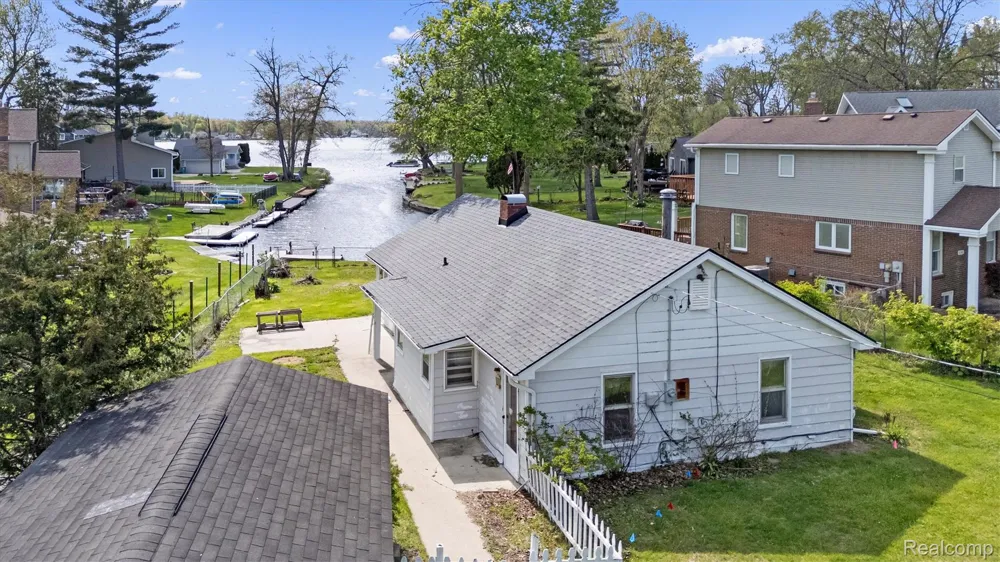 8294 Lagoon Street Commerce Charter Township, MI 48382