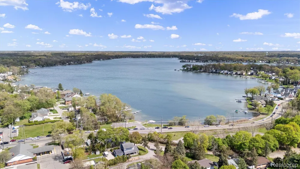 8294 Lagoon Street Commerce Charter Township, MI 48382