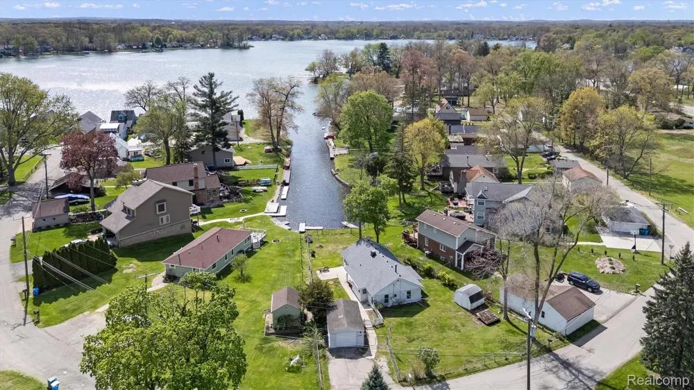 8294 Lagoon Street Commerce Charter Township, MI 48382
