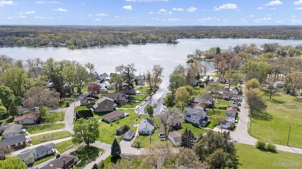 8294 Lagoon Street Commerce Charter Township, MI 48382
