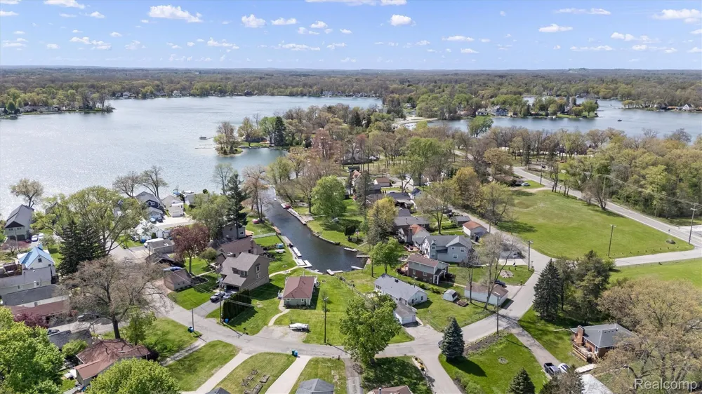 8294 Lagoon Street Commerce Charter Township, MI 48382