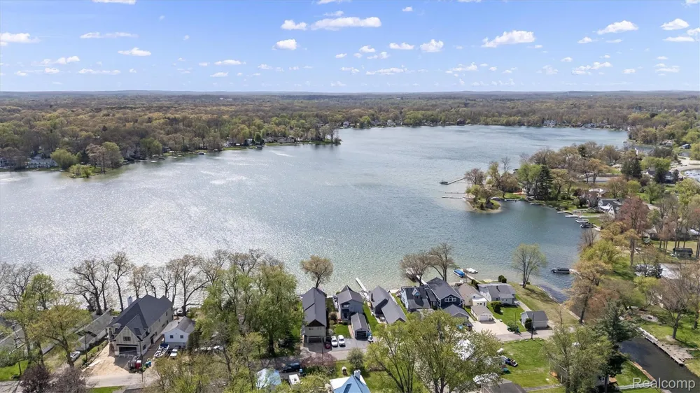 8294 Lagoon Street Commerce Charter Township, MI 48382