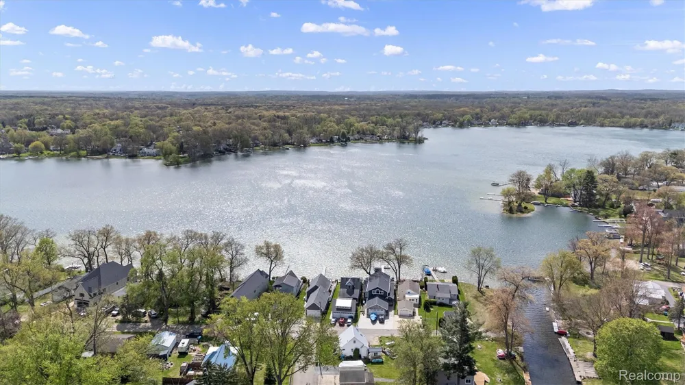 8294 Lagoon Street Commerce Charter Township, MI 48382