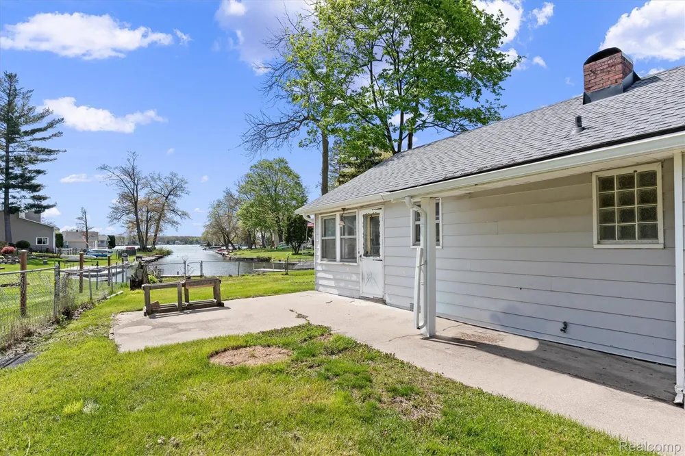 8294 Lagoon Street Commerce Charter Township, MI 48382