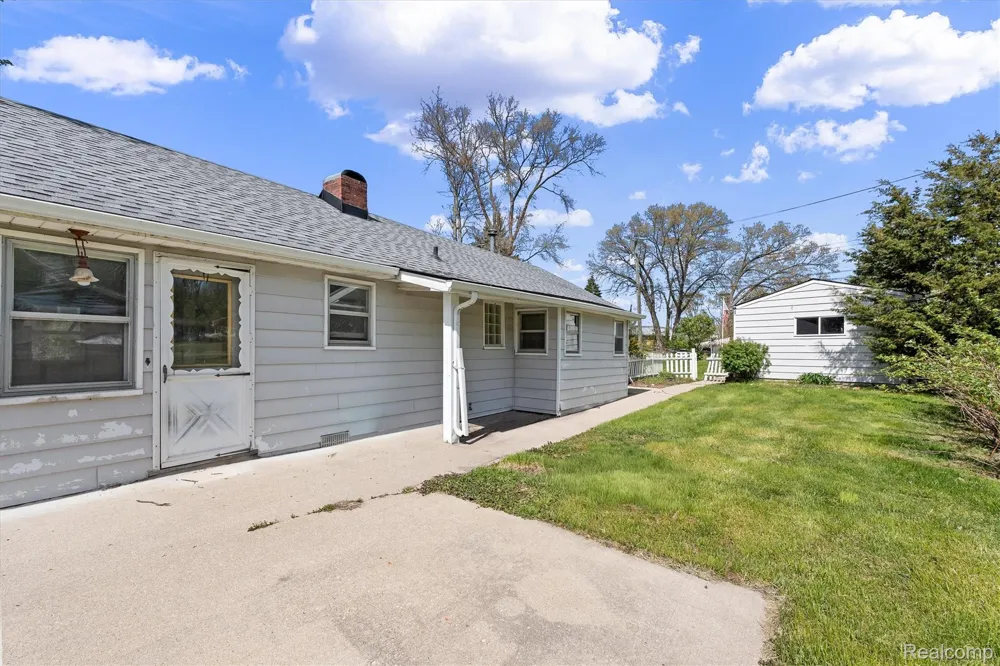 8294 Lagoon Street Commerce Charter Township, MI 48382
