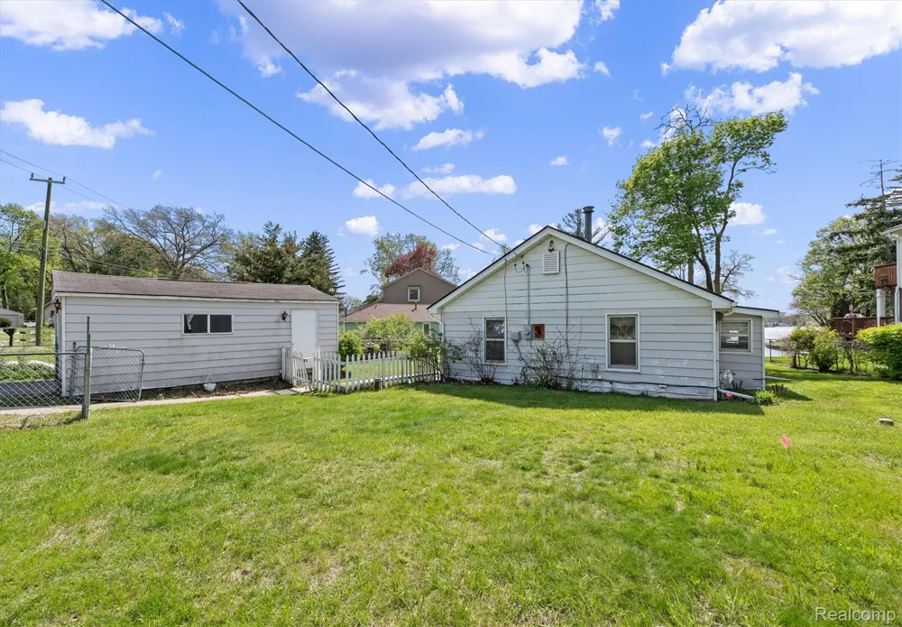 8294 Lagoon Street Commerce Charter Township, MI 48382