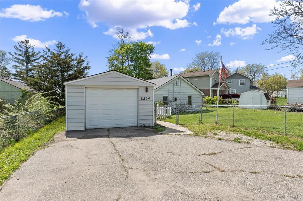 8294 Lagoon Street Commerce Charter Township, MI 48382