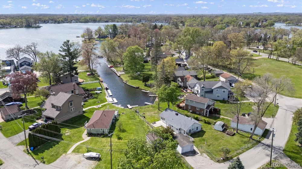 8294 Lagoon Street Commerce Charter Township, MI 48382