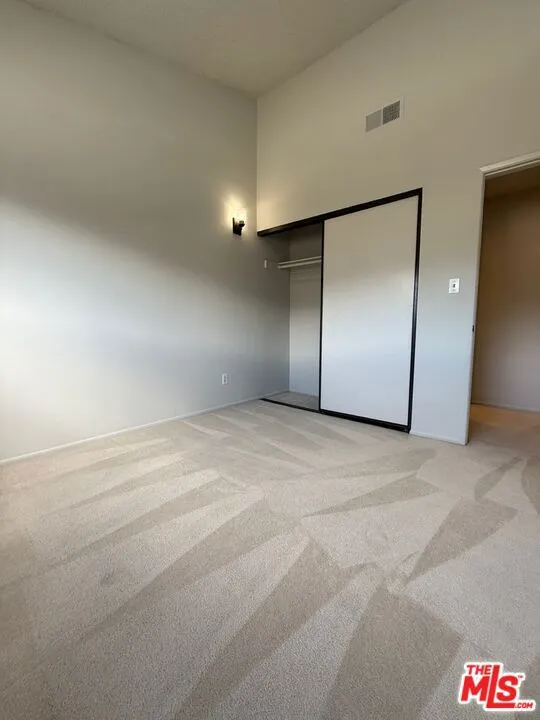 2809 Montrose Avenue #10 La Crescenta, CA 91214