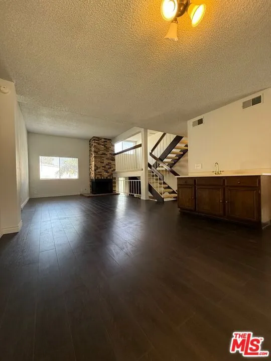 2809 Montrose Avenue #10 La Crescenta, CA 91214