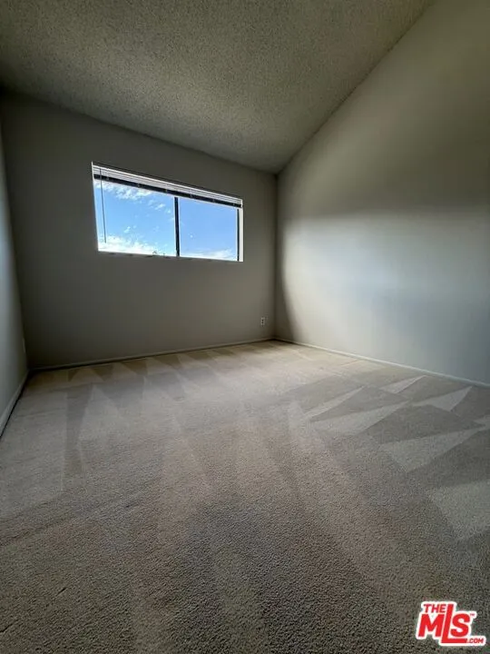 2809 Montrose Avenue #10 La Crescenta, CA 91214