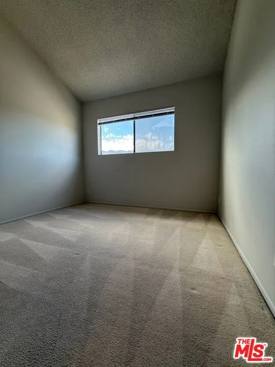 2809 Montrose Avenue #10 La Crescenta, CA 91214