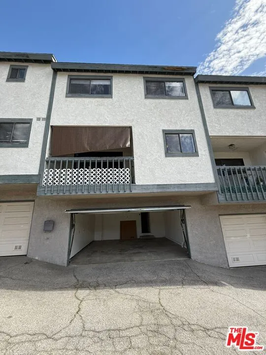 2809 Montrose Avenue #10 La Crescenta, CA 91214