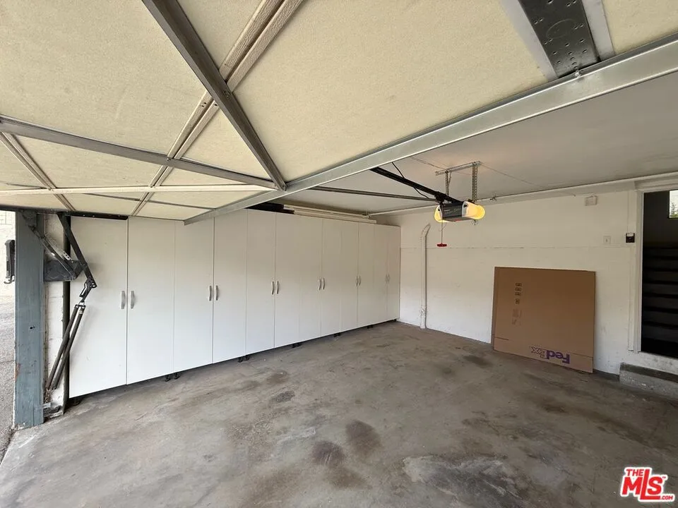 2809 Montrose Avenue #10 La Crescenta, CA 91214