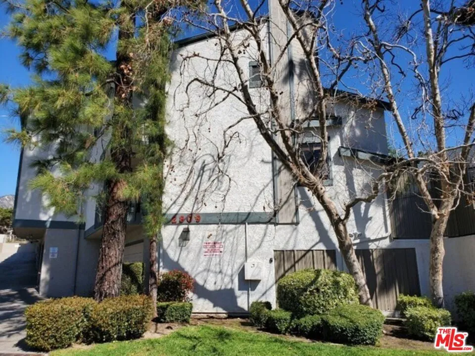 2809 Montrose Avenue #10 La Crescenta, CA 91214