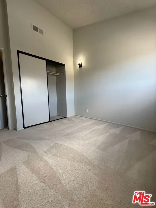 2809 Montrose Avenue #10 La Crescenta, CA 91214