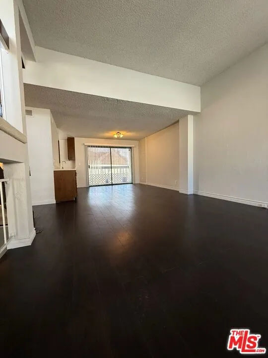 2809 Montrose Avenue #10 La Crescenta, CA 91214