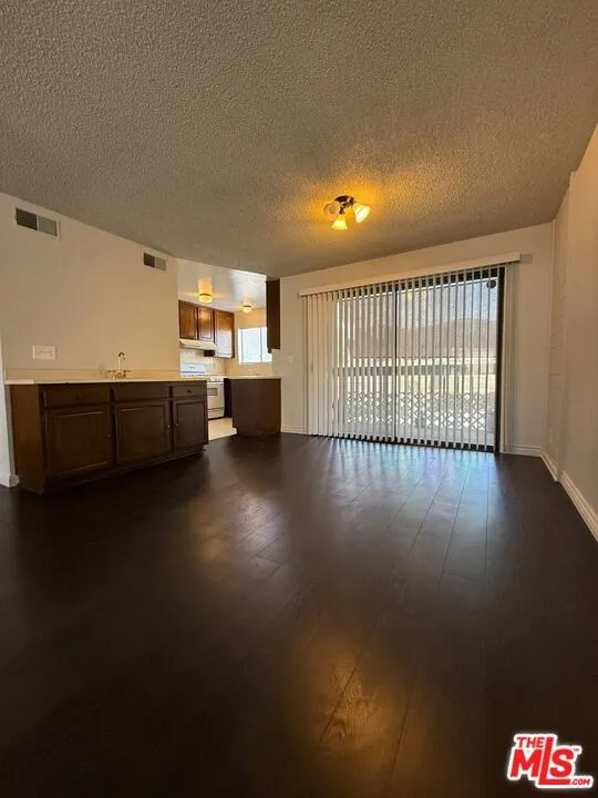 2809 Montrose Avenue #10 La Crescenta, CA 91214