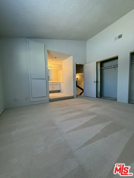 2809 Montrose Avenue #10 La Crescenta, CA 91214