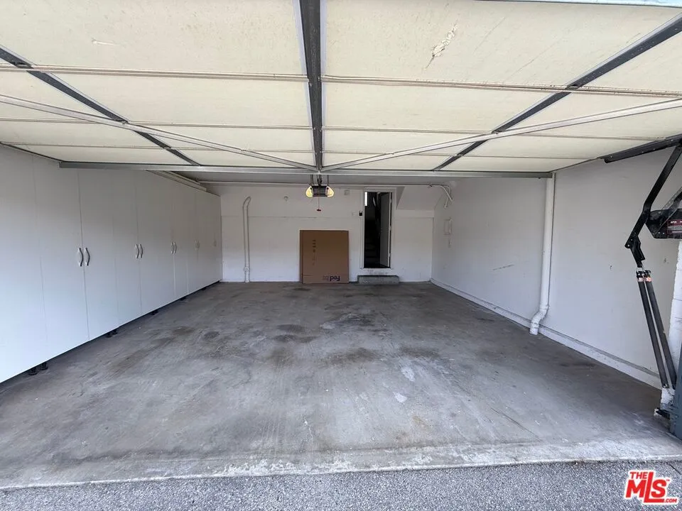 2809 Montrose Avenue #10 La Crescenta, CA 91214