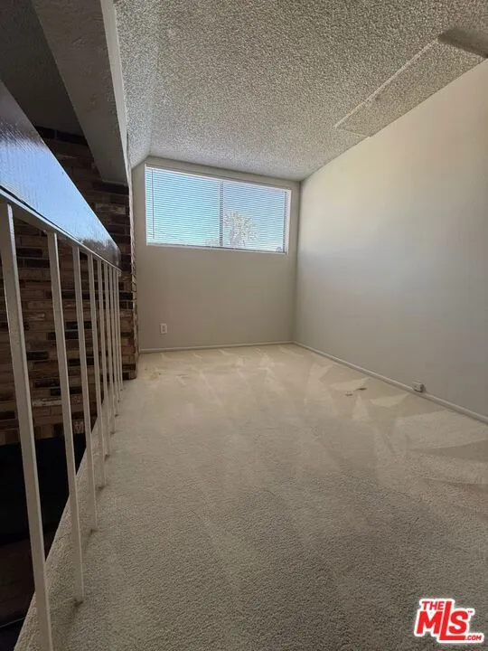 2809 Montrose Avenue #10 La Crescenta, CA 91214