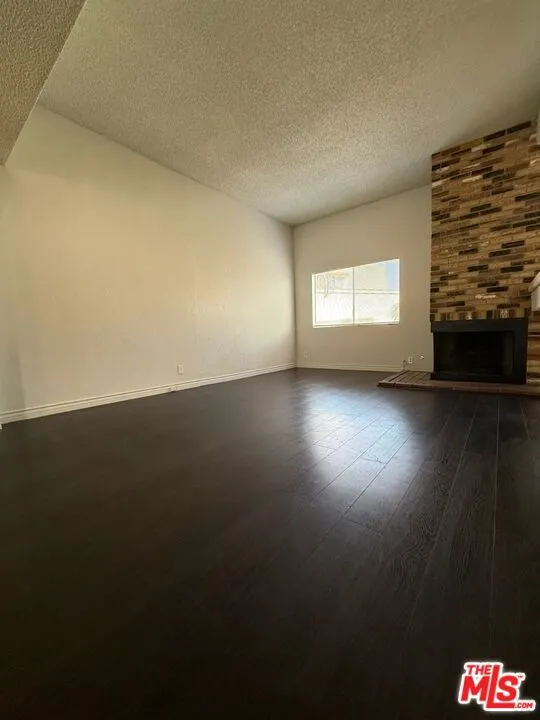 2809 Montrose Avenue #10 La Crescenta, CA 91214