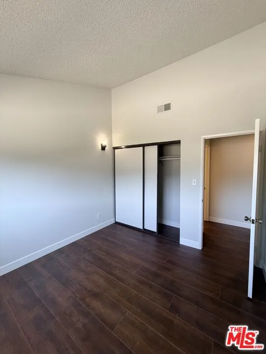 2809 Montrose Avenue #10 La Crescenta, CA 91214