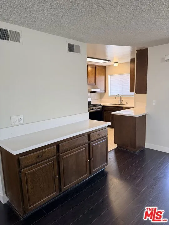 2809 Montrose Avenue #10 La Crescenta, CA 91214