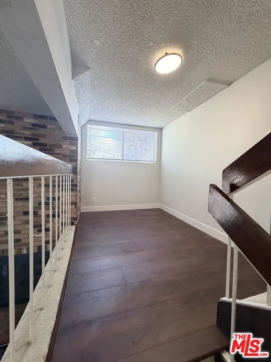 2809 Montrose Avenue #10 La Crescenta, CA 91214