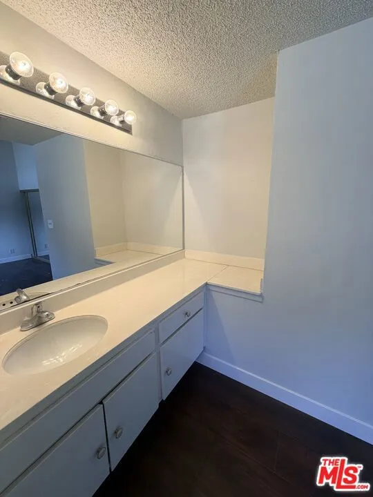 2809 Montrose Avenue #10 La Crescenta, CA 91214