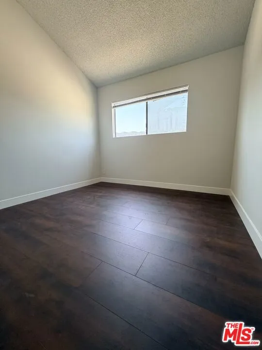 2809 Montrose Avenue #10 La Crescenta, CA 91214
