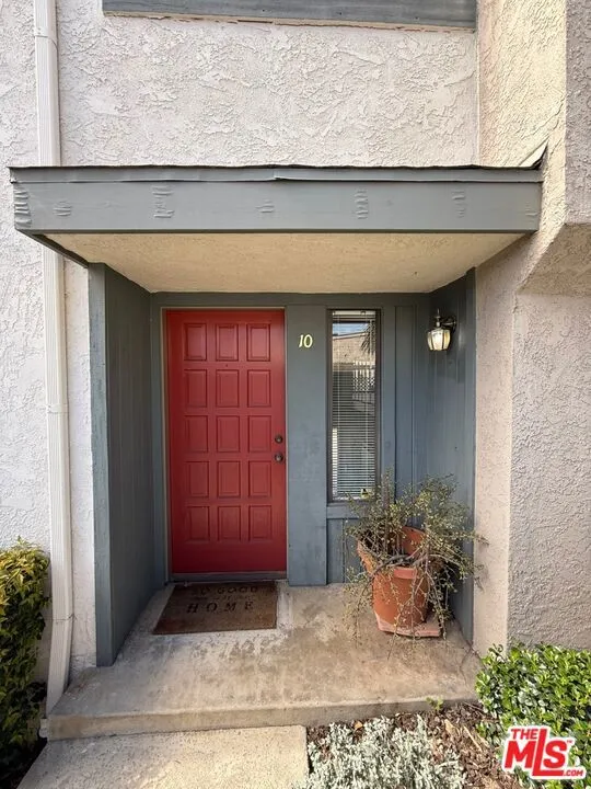 2809 Montrose Avenue #10 La Crescenta, CA 91214