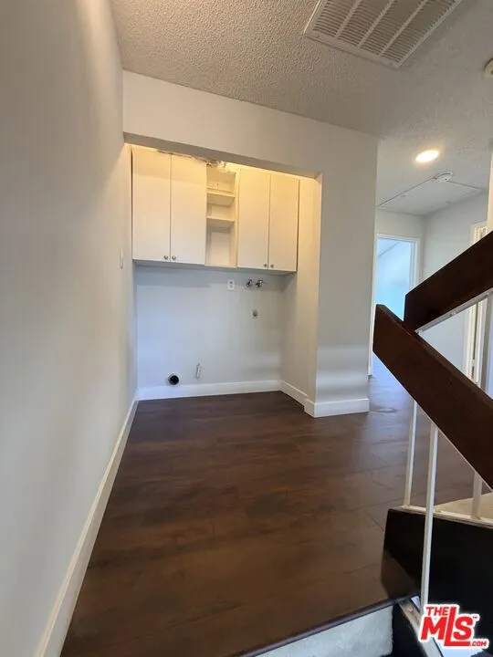 2809 Montrose Avenue #10 La Crescenta, CA 91214