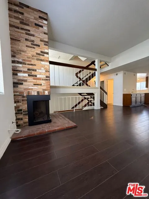2809 Montrose Avenue #10