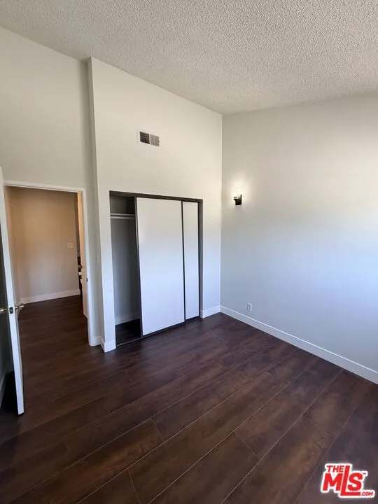 2809 Montrose Avenue #10 La Crescenta, CA 91214