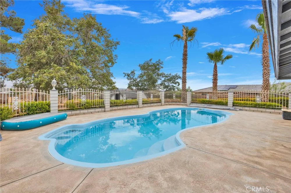 23333 Taos Apple Valley, CA 92307