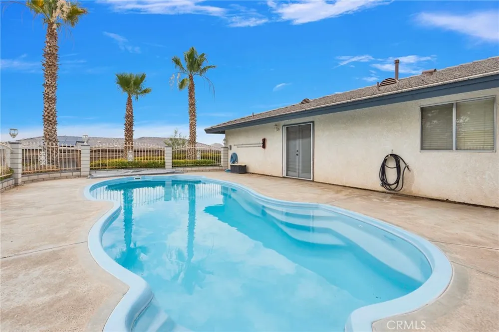23333 Taos Apple Valley, CA 92307