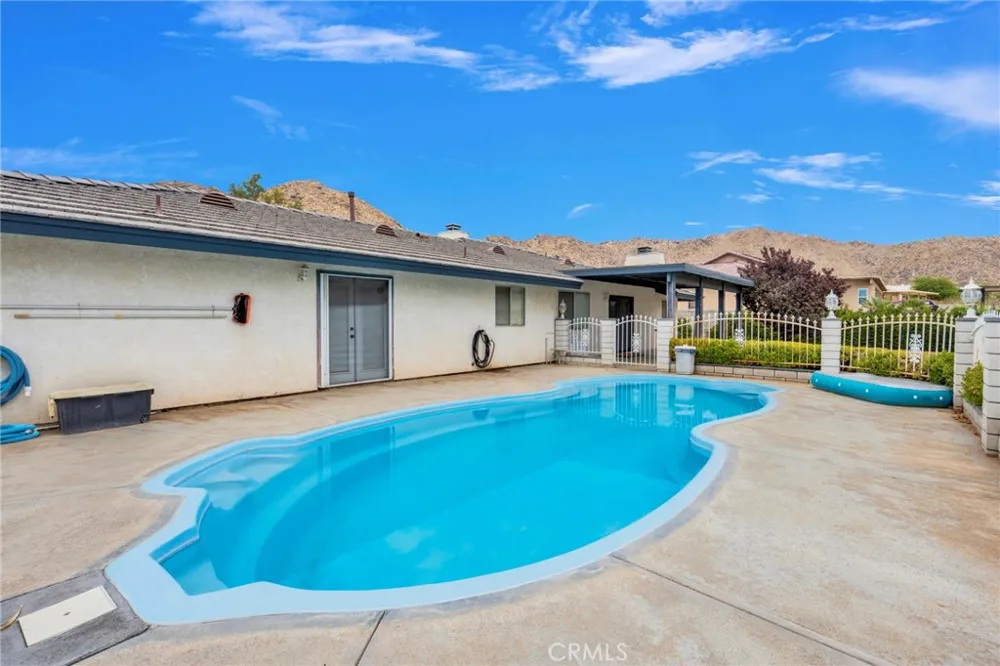 23333 Taos Apple Valley, CA 92307